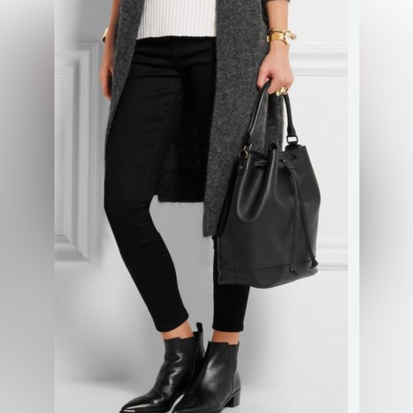 Madewell Handbags - Madewell Black Leather Lafayette Bucket Shoulder Bag Pristine Condition